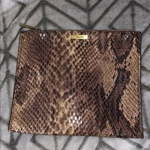 Aldo clutch